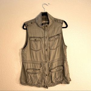 Olive green cinch waist vest by Max Jeans size:M